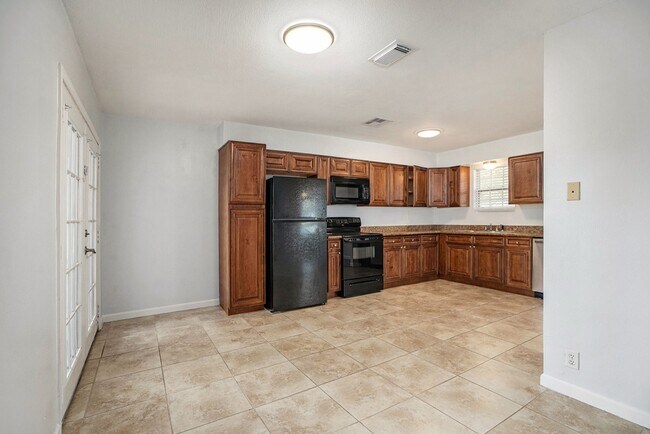 Building Photo - 6709 Fairway Dr