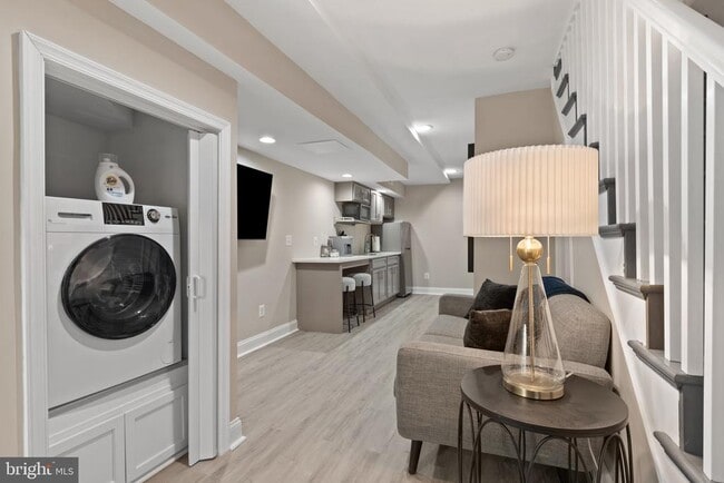 Building Photo - 2219 E Chase St