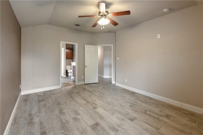 Building Photo - 107 Creston St