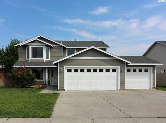 Primary Photo - 4 Bed/2.5 Bath House in West Pasco