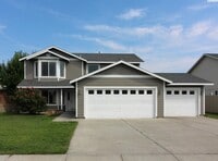 Building Photo - 4 Bed/2.5 Bath House in West Pasco