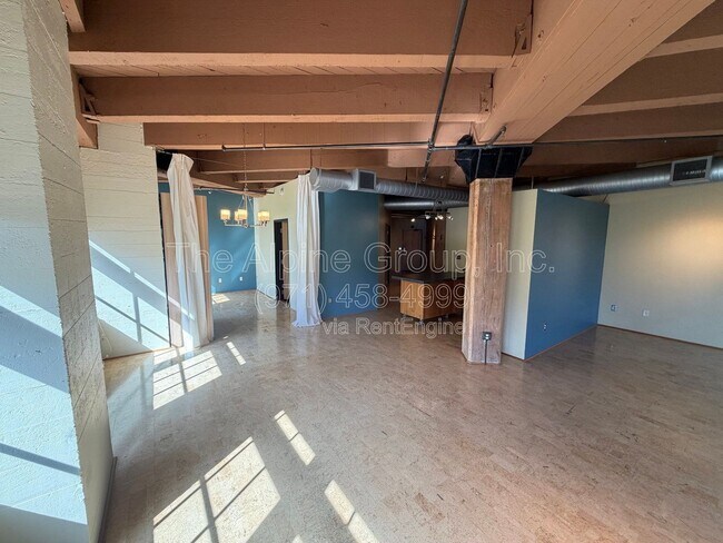 Building Photo - 1420 NW Lovejoy St