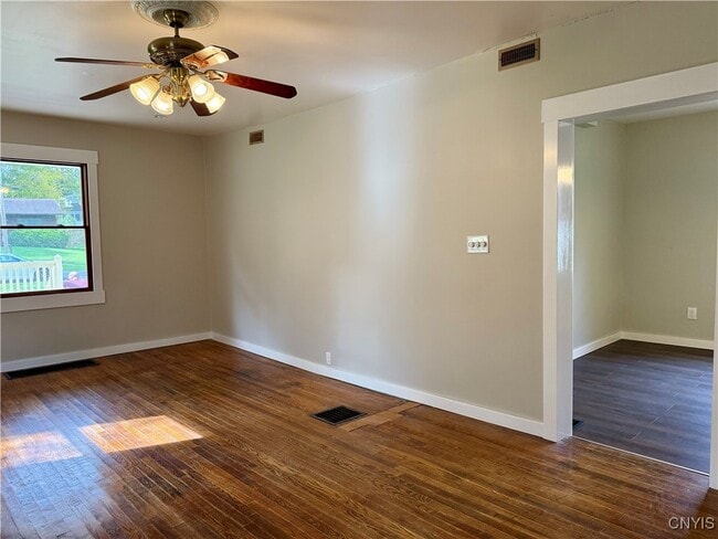 Building Photo - 37 White St