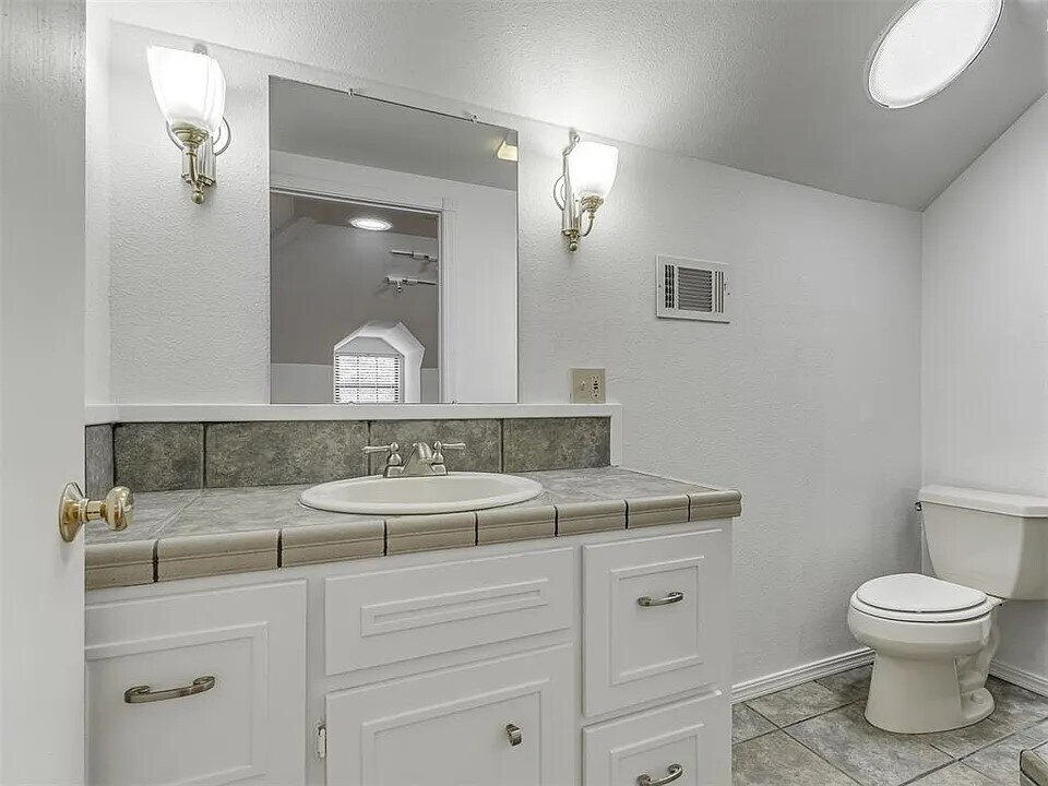 Building Photo - 3609 Hampton Ct