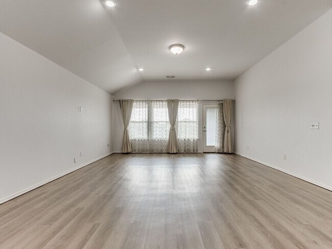 Building Photo - 15704 Caney Dr