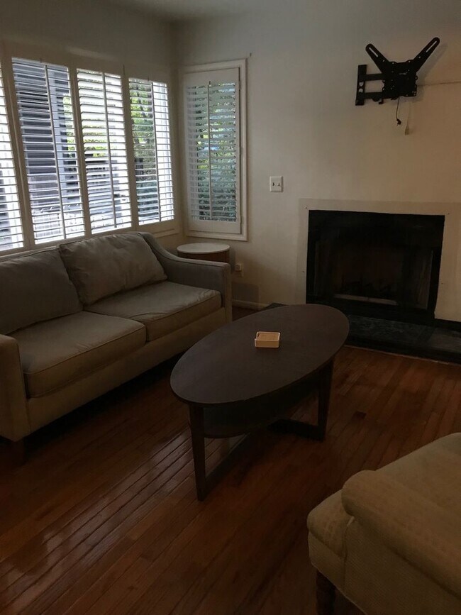 Building Photo - 106 Tulip Tree Ct