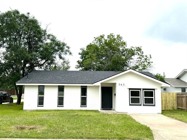 Primary Photo - 560 E 19th St