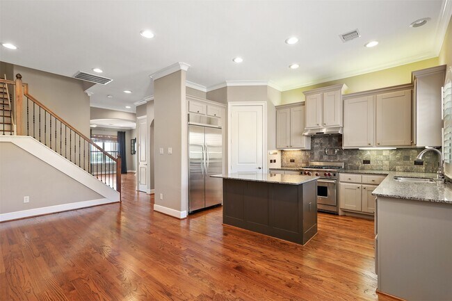 Building Photo - 17 Armand Shore Dr