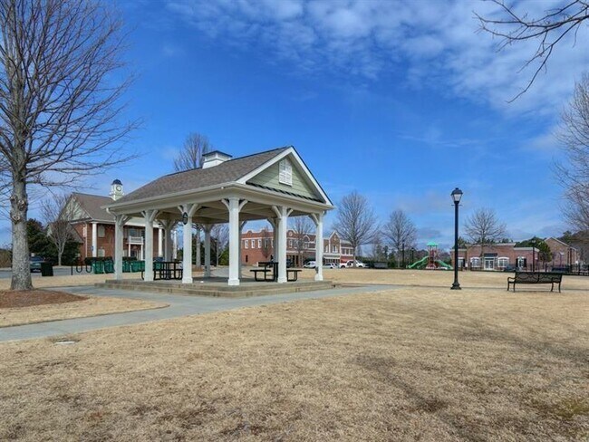 Building Photo - 283 Hiawassee Dr