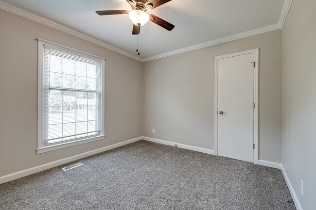 Building Photo - 114 Cottonwood Dr