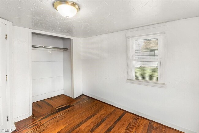 Building Photo - 511 Brown St