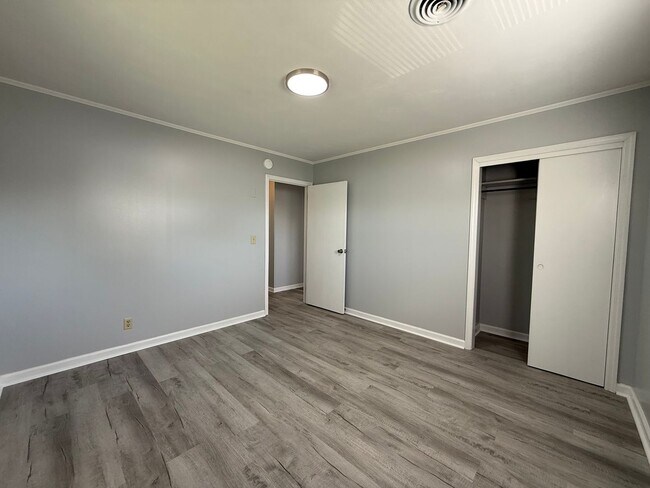 Building Photo - 3 Bedroom 1.5 Bathroom Home Located in Greeneville, TN