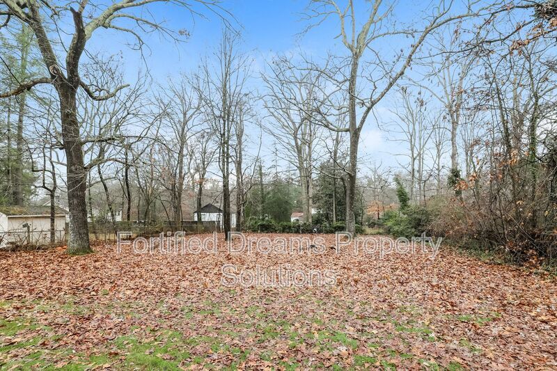 Building Photo - 1252 Brookwood Dr