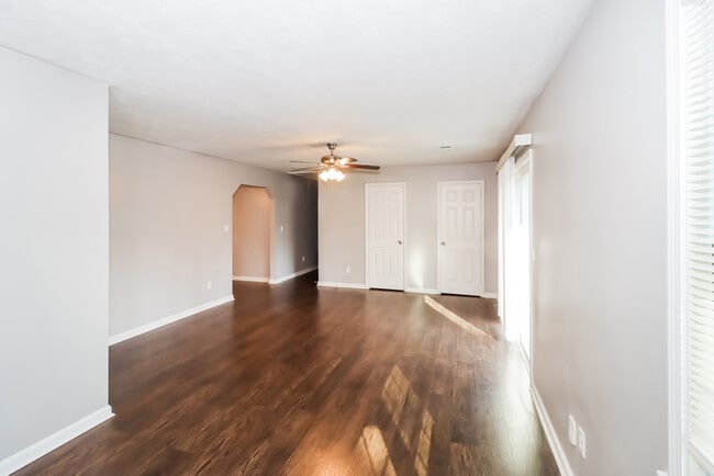 Building Photo - Fantastic 3bd/2ba home! Let yourself in!