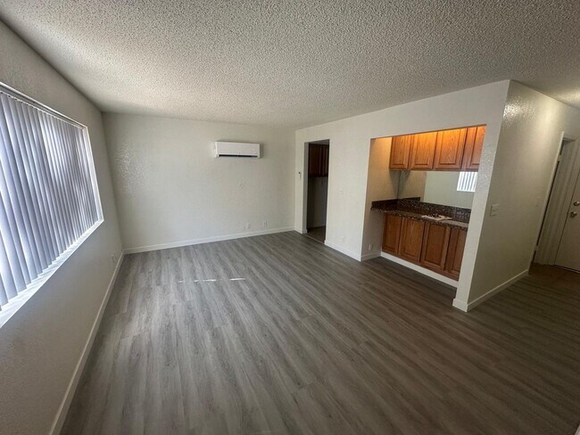 Building Photo - 100 S Crestline Dr