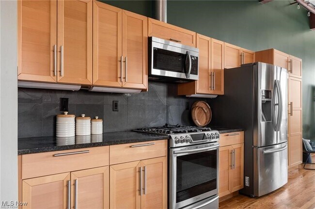 Building Photo - 1667 E 40th St