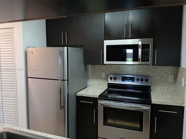 Building Photo - 10420 SW 158th Ct