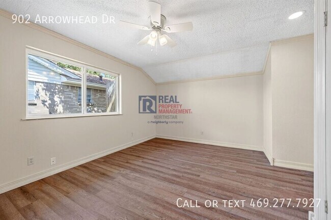 Building Photo - 902 Arrowhead Dr