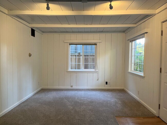 Building Photo - 2727 NE 92nd St
