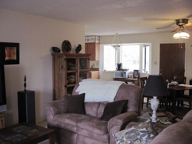 Building Photo - 3 BR, 2 BA, one car garage