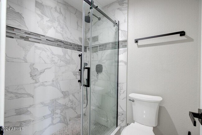 Building Photo - 917 N 87th Pl