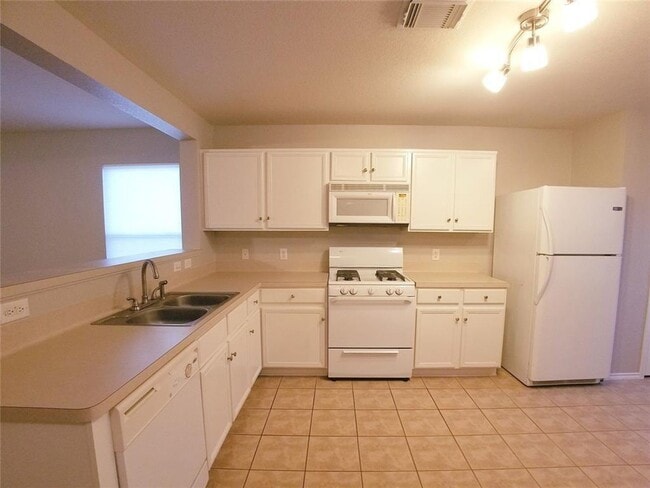 Building Photo - 8138 Forest Glen Dr
