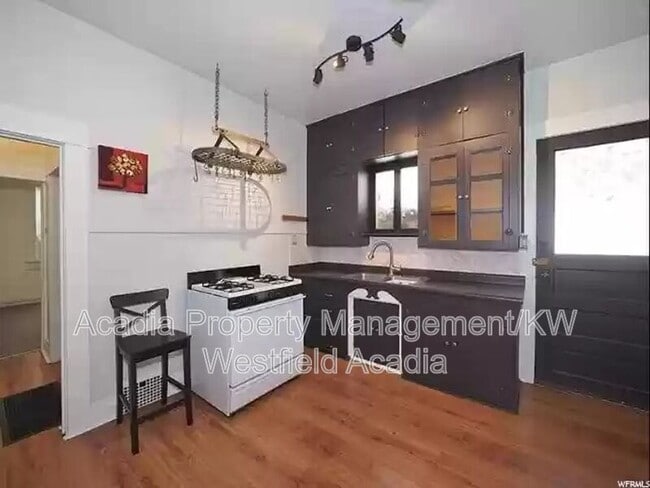 Building Photo - 620 S 900 E