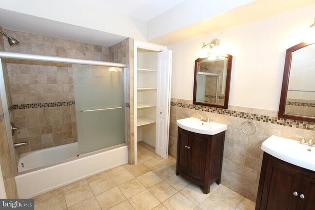 Building Photo - 110 Biscayne Ct