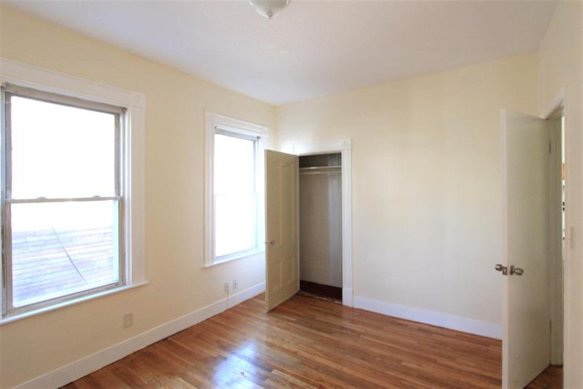 Building Photo - 569 Main St