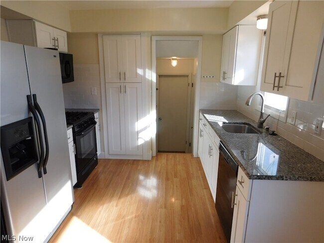 Building Photo - 5653 Cumberland Dr