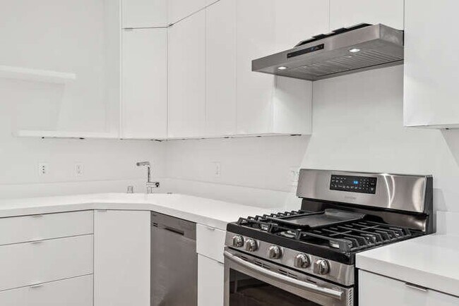 Building Photo - 807 Treat Ave