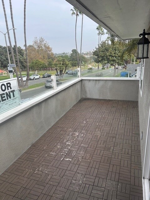 Building Photo - 1534 Manhattan Beach Blvd