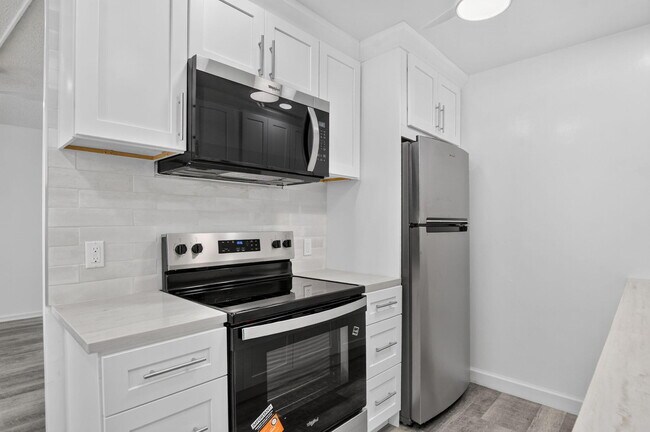 Building Photo - 3045 Cornwall C