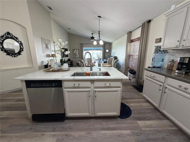 Building Photo - 723 Lady Diana Dr