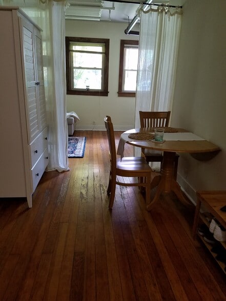 Dining Area - 1228 W Columbia Ave