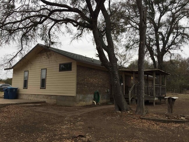 Building Photo - 501 E Oak Ridge Dr