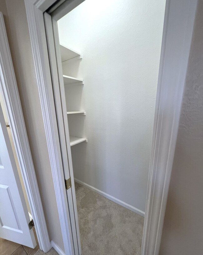 Building Photo - 106 Morning Glory Cir