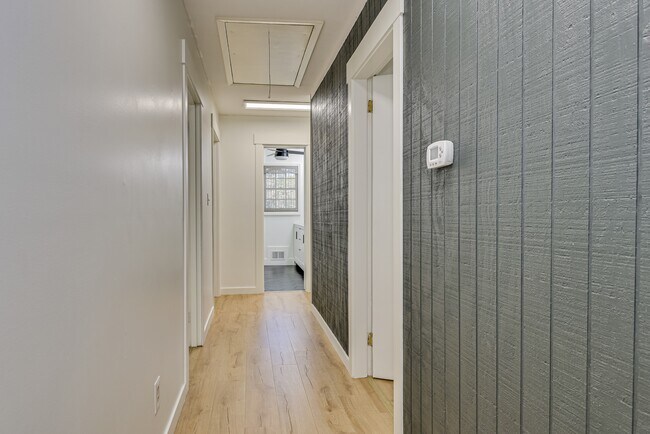 Building Photo - 3137 Edinburgh Dr