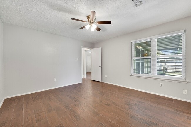 Building Photo - 2502 Ewell Dr