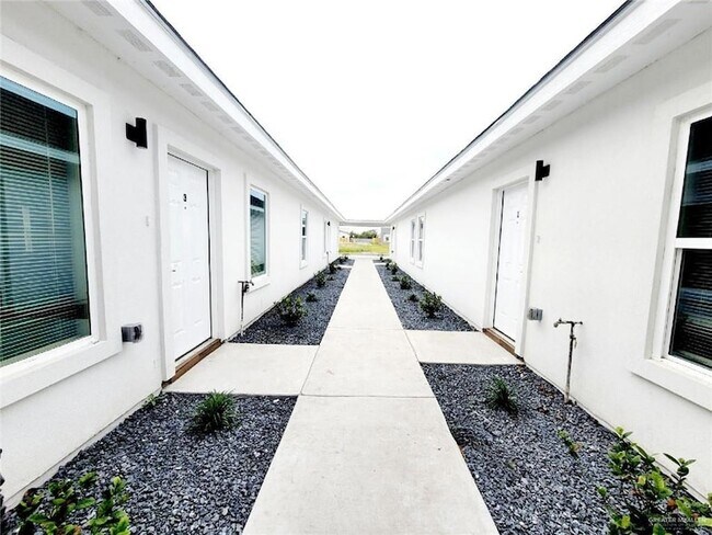 Building Photo - 3409 Fuerte Ave