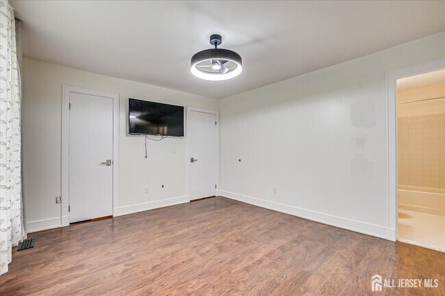 Building Photo - 369 Bromley Pl