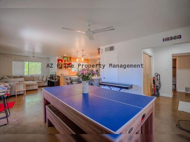 Building Photo - 351 E Encanto Dr