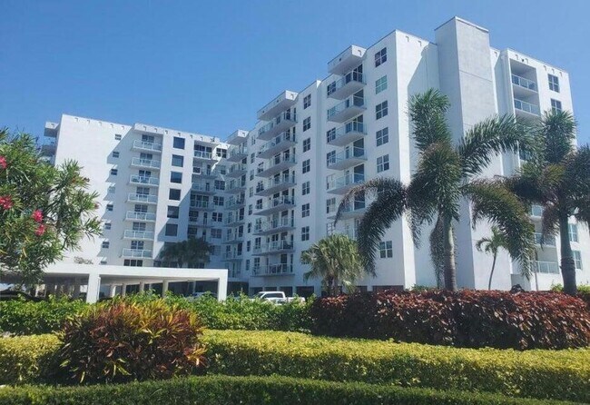 Primary Photo - 3450 S Ocean Blvd