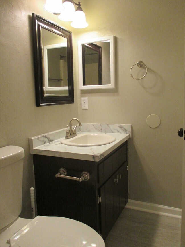 Building Photo - Stunning 2 Bed, 2 1/2 Bath Townhouse Available July 2026