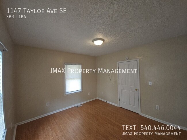 Building Photo - 1147 Tayloe Ave SE