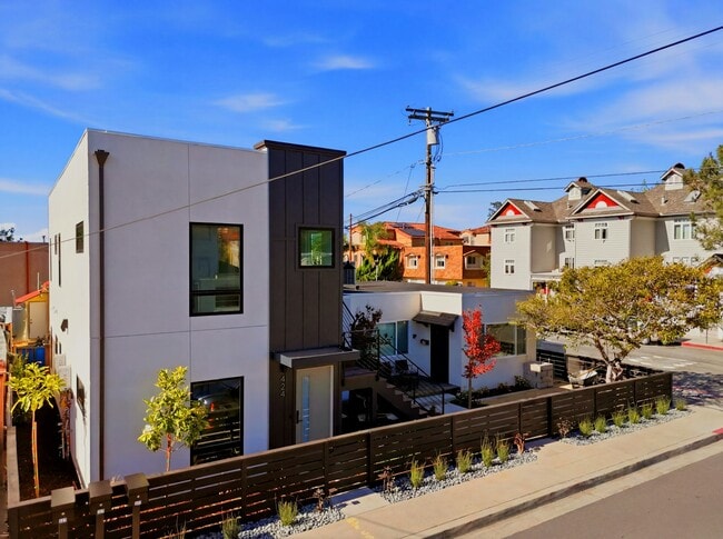 Building Photo - 422 Arbor Dr