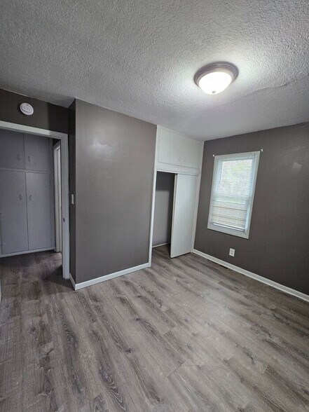 Building Photo - 5134 N Corrington Ave