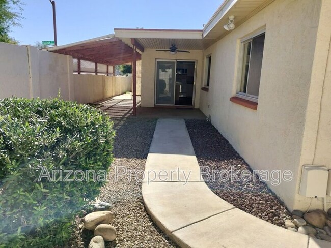 Building Photo - 2192 E Balboa Dr