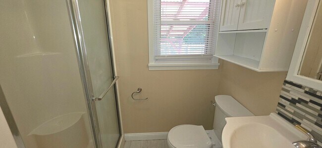 Building Photo - Spacious 4 Bedroom Home close to Missouri State University! $1495!
