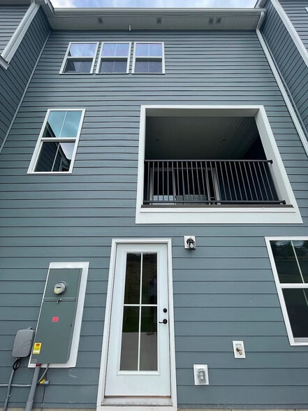 Building Photo - Room in Townhome on Crudent Rd